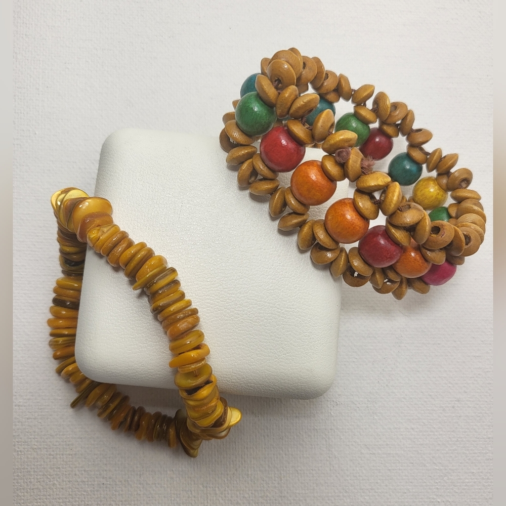 Shells, colored wood beaded - Picture 5 of 14